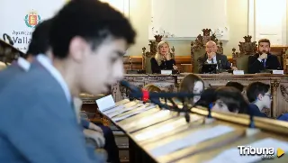 Sesenta escolares de la capital conmemoran el 46 aniversario de la Constitución en el Ayuntamiento