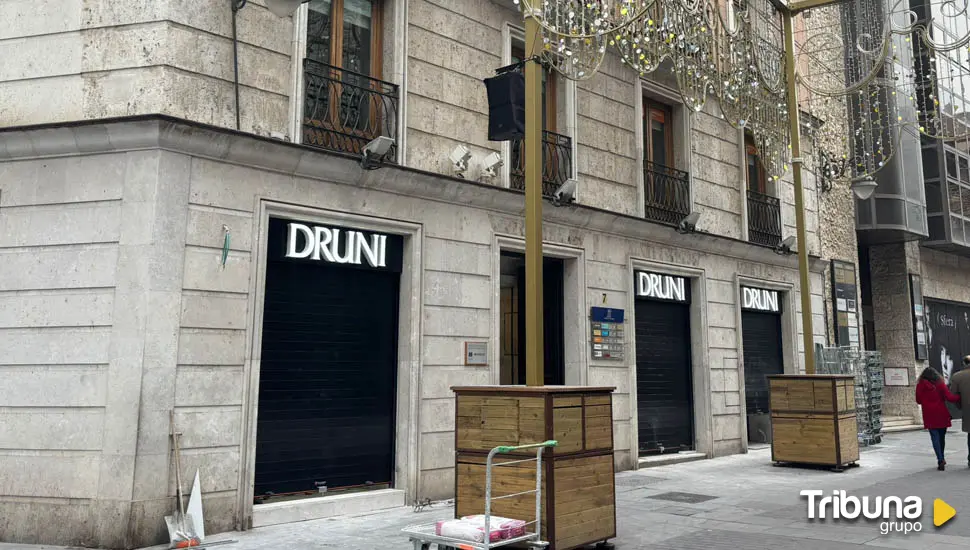 El desembarco de Druni en la calle Santiago se hace evidente: así continúan las obras