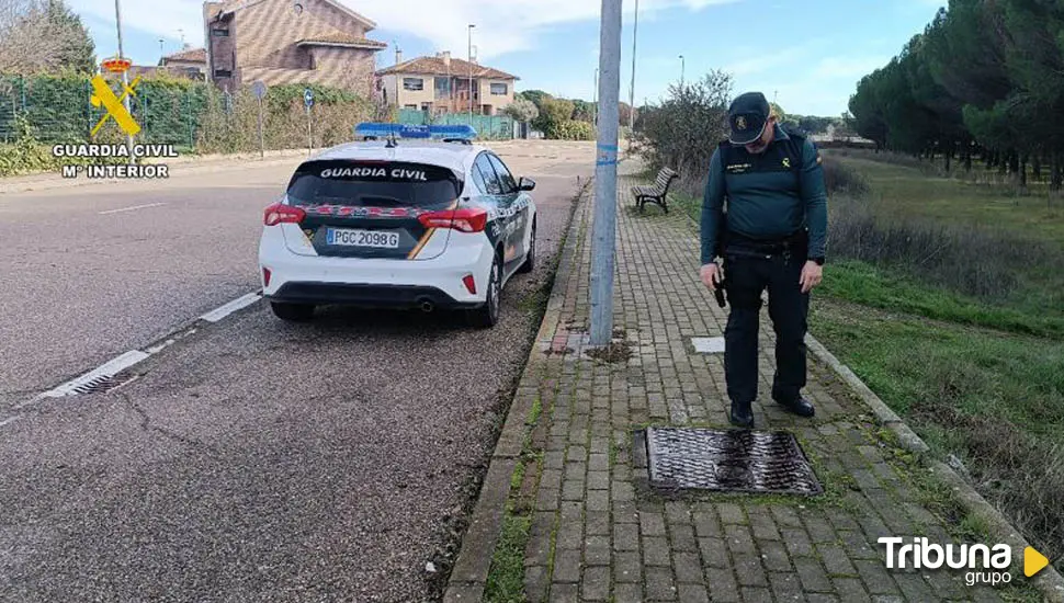 Así operaba el ladrón de arquetas en Boecillo: 36 tapas metálicas valoradas en 1.400 euros 