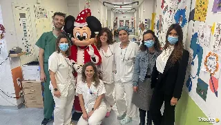 Vallsur lleva la Navidad a los niños del Hospital Clínico Universitario