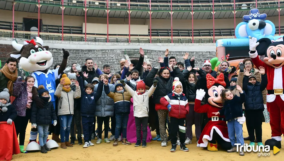 Tauroemoción da la bienvenida a la Navidad con una jornada de puertas abiertas en la plaza de toros