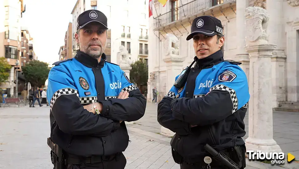 Dos policías municipales que estuvieron en Valencia: "Es muy gratificante ayudar a los más necesitados"