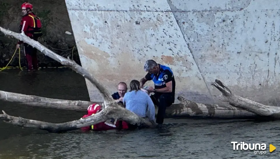 Salvan la vida de una joven que se había precipitado al río Pisuerga