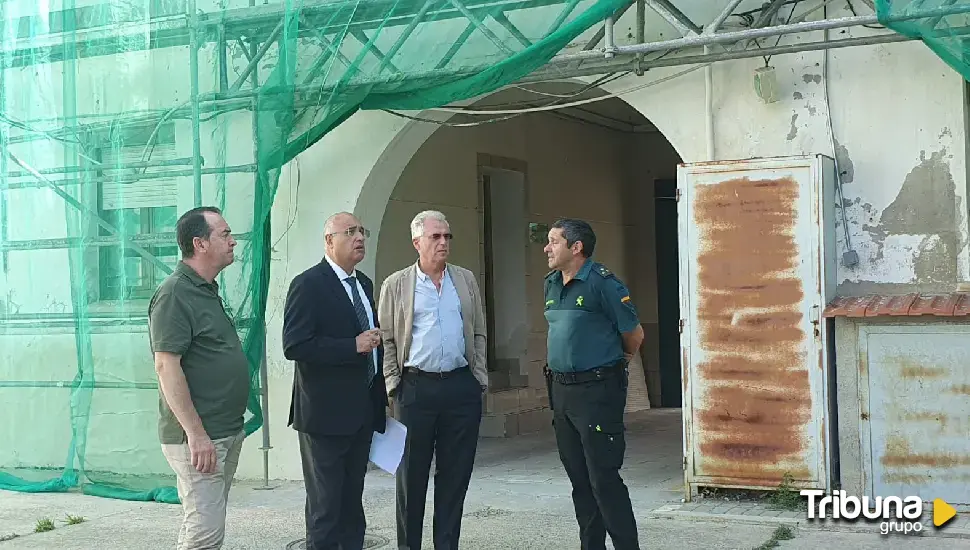 El subdelegado del Gobierno visita las obras del cuartel de la Guardia Civil en Medina 