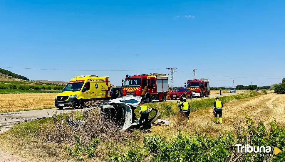 Trasladan en helicóptero a uno de los tres heridos de un choque frontal en Peñafiel