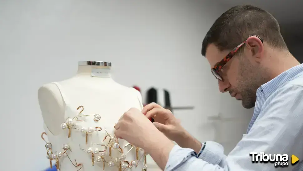 El taller de moda del tordesillano que viste a las estrellas: "Mi objetivo es la reina Letizia"