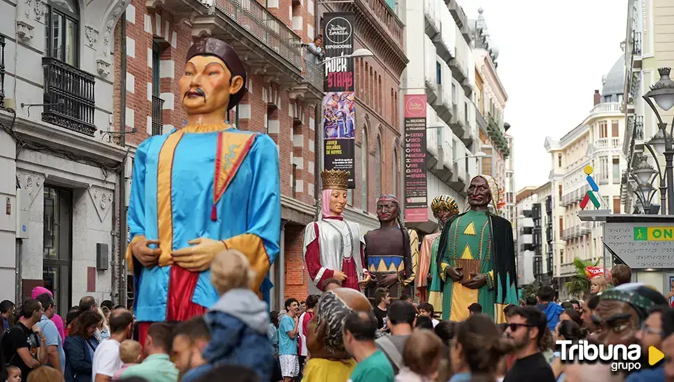 Gigantes y Cabezudos, fabricando sonrisas entre los pequeños vallisoletanos