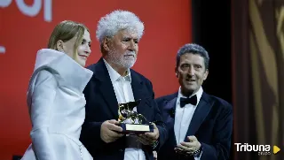 Almodóvar, León de Oro a la mejor película en Venecia por 'La habitación de al lado' 