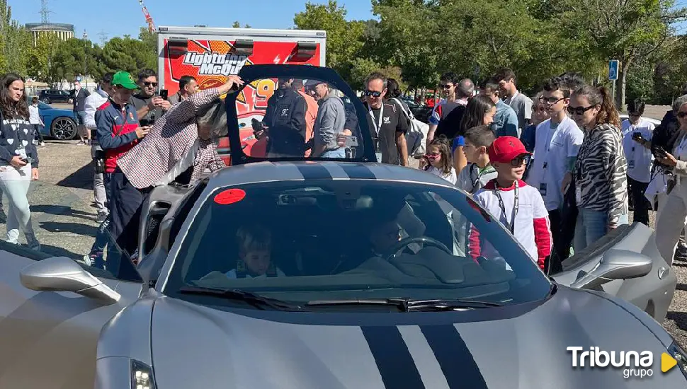 Una caravana, con Rayo McQueen de copiloto, saca una sonrisa a los niños con cáncer en Valladolid