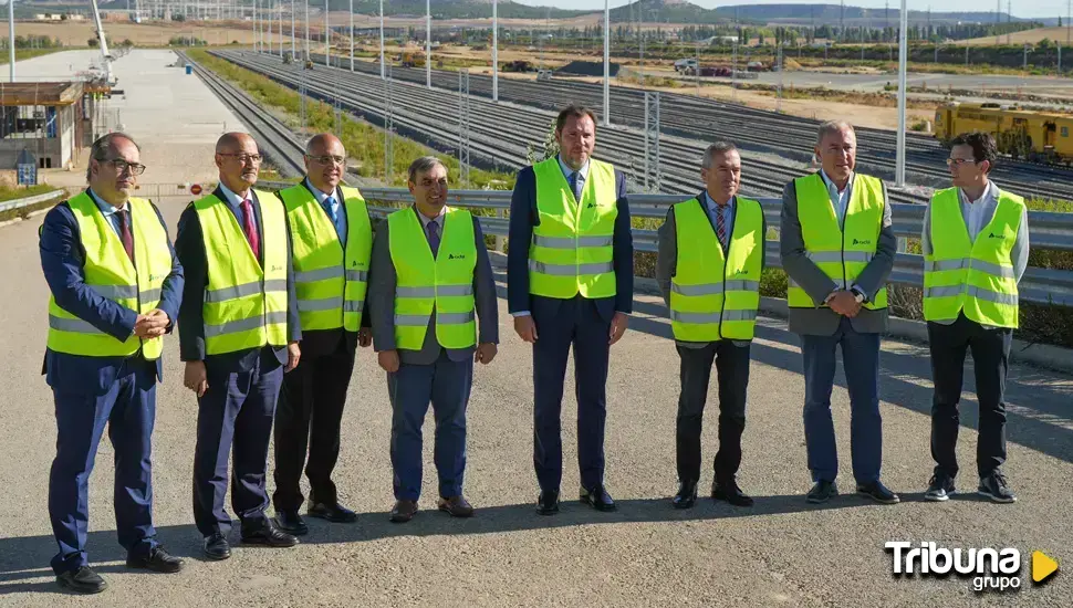 El ministro se compromete a que en 2026 ya no pasen trenes de mercancías por Valladolid