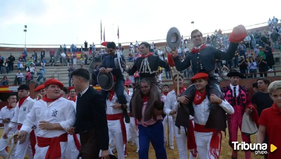 Los rejones cierran la feria en Tordesillas con triunfo de Sebastián Fernández y Sergio Pérez