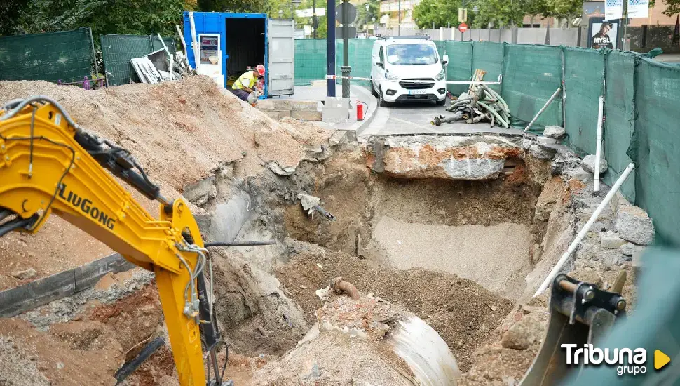 La gasolinera de Poniente jubila sus depósitos de 20.000 litros después de 25 años 