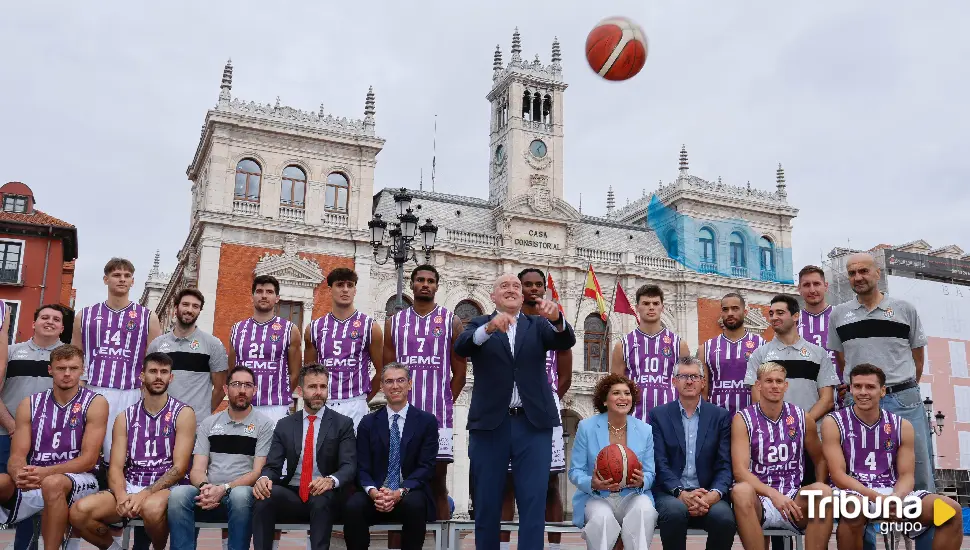 El Pucela Basket tiñe de blanquivioleta la Plaza Mayor