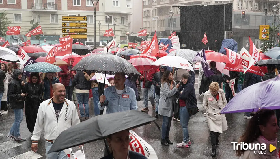 CCOO y UGT se manifiestan en Valladolid en busca de la reducción de la jornada laboral