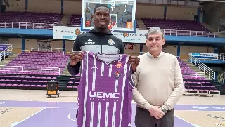 Josh Mballa presentado oficialmente como nuevo jugador del UEMC Real Valladolid Baloncesto