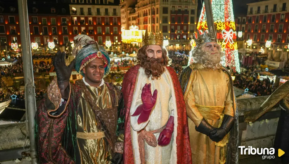 La magia de la Navidad abre paso a los Reyes Magos en su llegada a una lluviosa Valladolid 