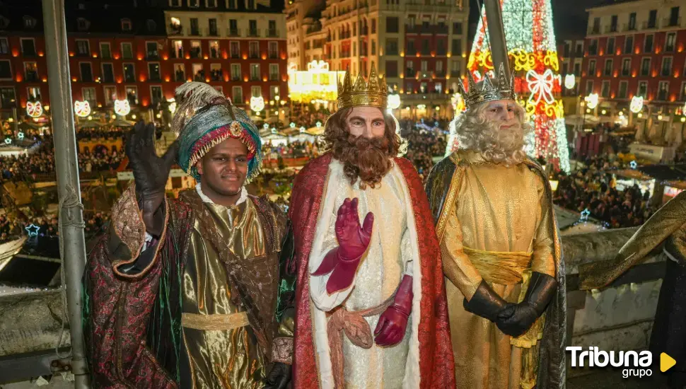 La magia de la Navidad abre paso a los Reyes Magos en su llegada a una lluviosa Valladolid 