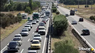 Herido el conductor de un camión tras volcar en la A-6 a la altura de Rueda