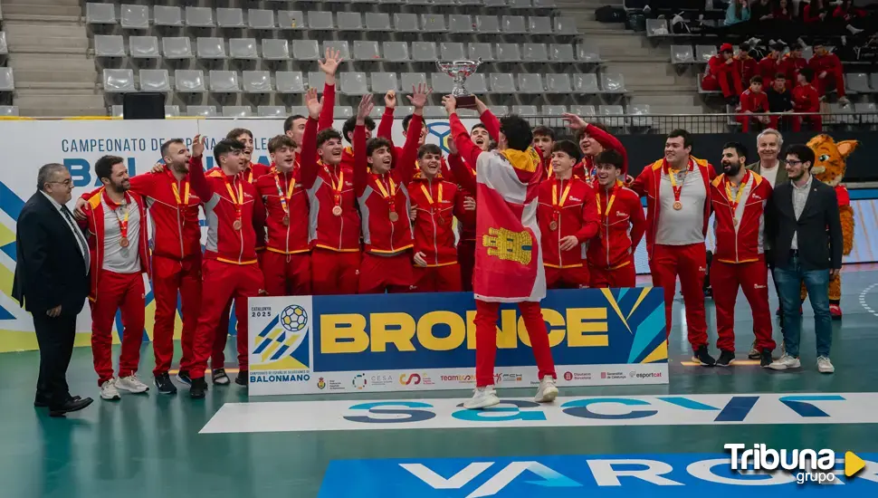 Esfuerzo recompensado en forma de medallas para las selecciones de balonmano de Castilla y León