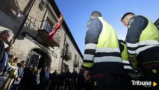 Emotivo minuto de silencio en memoria del bombero Fernando Navarro