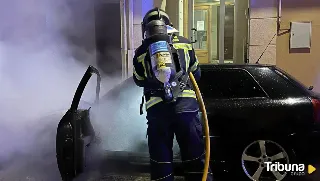 Sobresalto en Íscar: arde un vehículo aparcado en la calle de madrugada