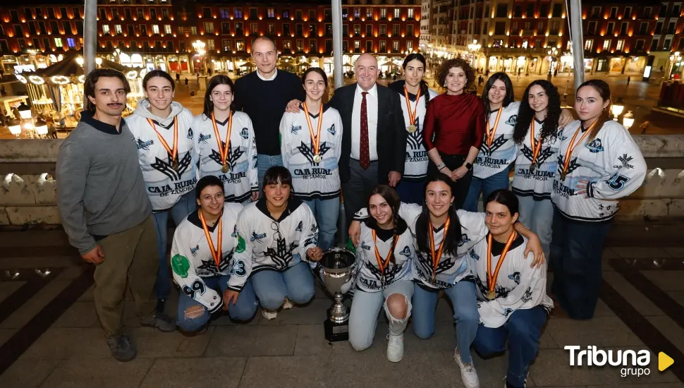 El Ayuntamiento recibe a las Panteras como campeonas de la Copa de la Reina