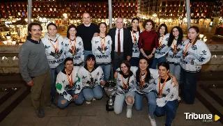 El Ayuntamiento recibe a las Panteras como campeonas de la Copa de la Reina