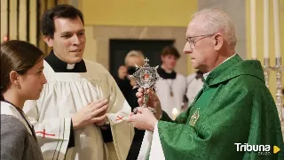 La iglesia de las Angustias recepciona una reliquia ex sanguine de san Josemaría, fundador del Opus Dei