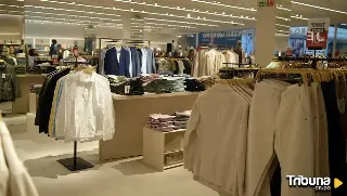 Puesta de largo de la nueva tienda de Álvaro Moreno en Vallsur: "Tiene el outlet más grande de España"